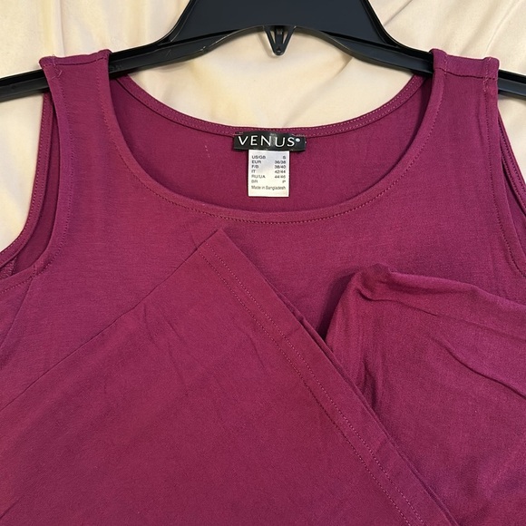 NWOT VENUS burgundy cold shoulder top size small - Picture 4 of 5